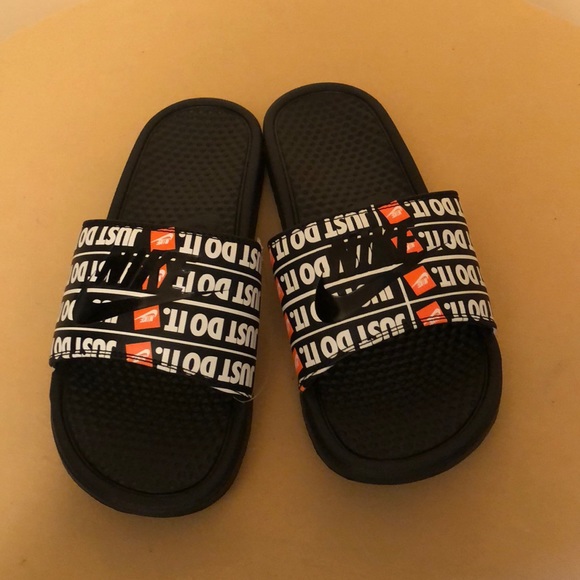 nike slide ons mens